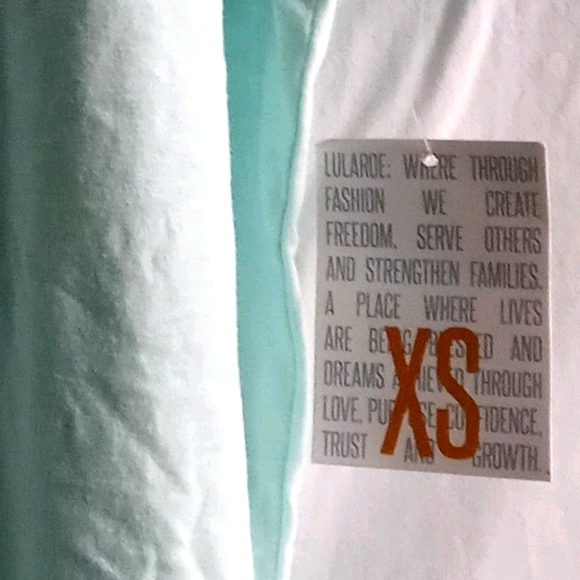 NWT LuLaRoe tshirt - Picture 3 of 3